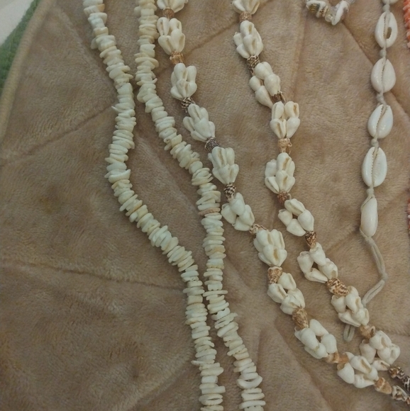 Authentic Vintage Shell Necklaces - Picture 8 of 16